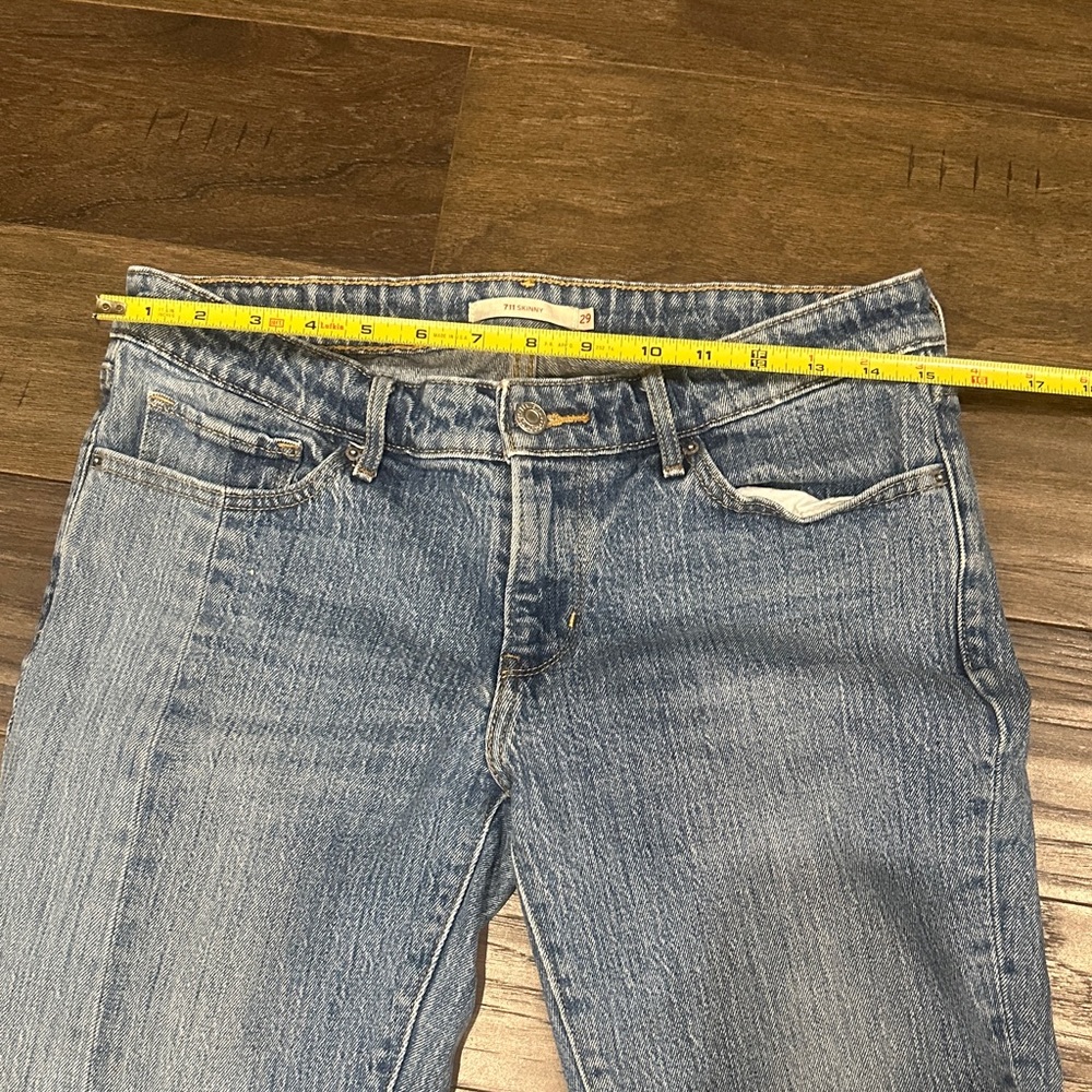 Levi’s 711 Jeans